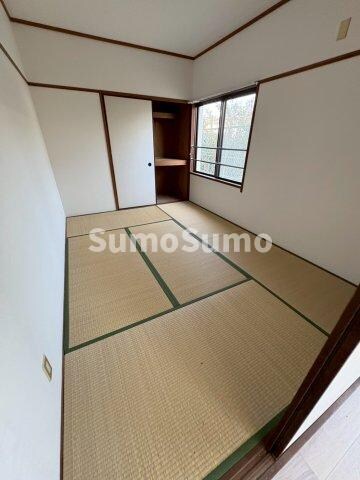 物件内観写真4　(日本らしい落ち着いた雰囲気の和室です)