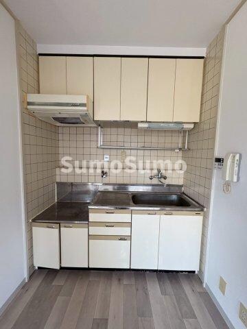 物件内観写真5　(コンパクトなキッチンで掃除もラクラク)