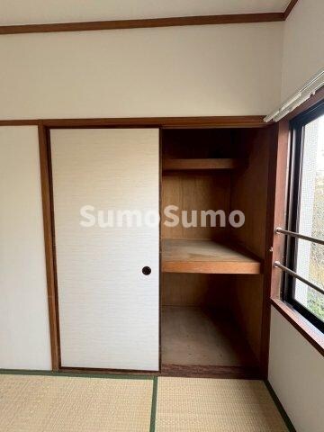 物件内観写真11　(大きなスペースがあり、収納には困りません)