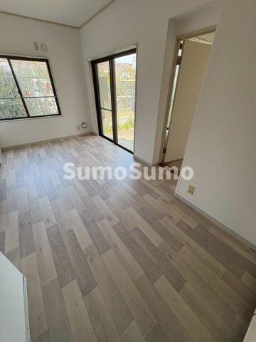 物件内観写真17　(ゆったりとしたリビングです)