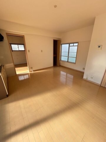 物件内観写真6　(ゆったり過ごせる居間です)