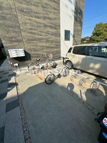 物件外観写真2　(駐車場完備です)