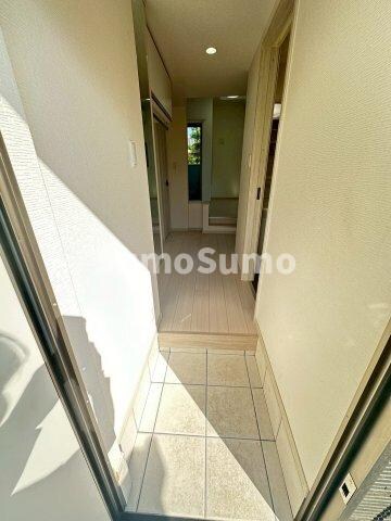 物件内観写真3　(シンプルで使いやすい玄関です)