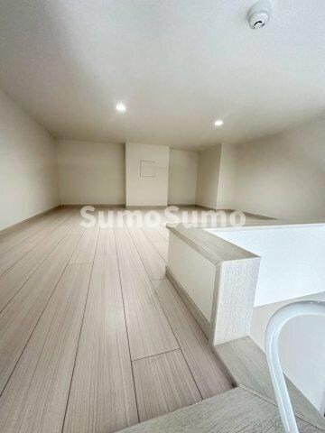 物件内観写真6　(開放的な寝室です)