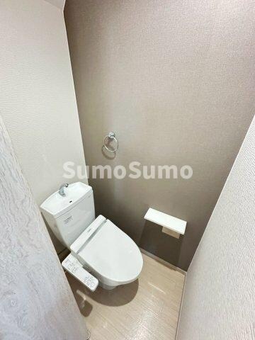 物件内観写真8　(ゆったりとした空間のトイレです)