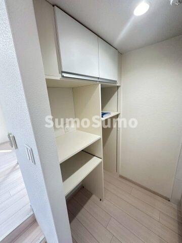 物件内観写真11　(便利な収納スペースです)