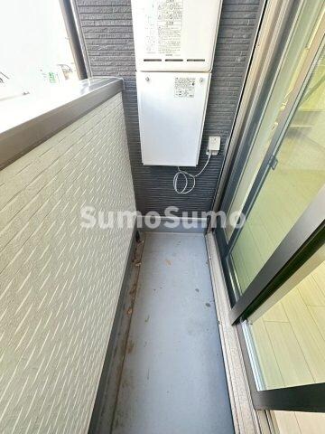 物件内観写真12　(外からの目が気にならないバルコニーで洗濯物が干せます)