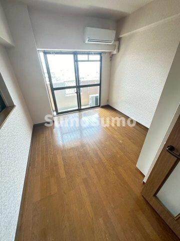 物件内観写真7　(おしゃれな居間です)