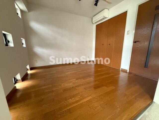 物件内観写真13　(ゆったりとした居間です)