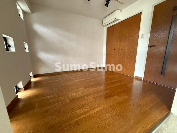 居室(ゆったりとした居間です)