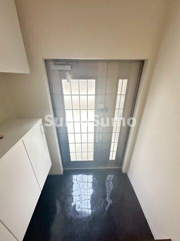 物件内観写真4　(落ち着いた玄関です)