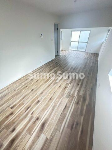 物件内観写真17　(ゆったりとした居間です)