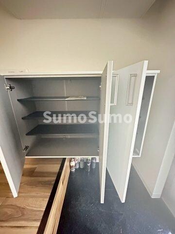 物件内観写真21　(ちょっとした収納スペースも充実しています)