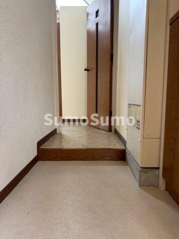 物件内観写真8　(収納もある玄関です)