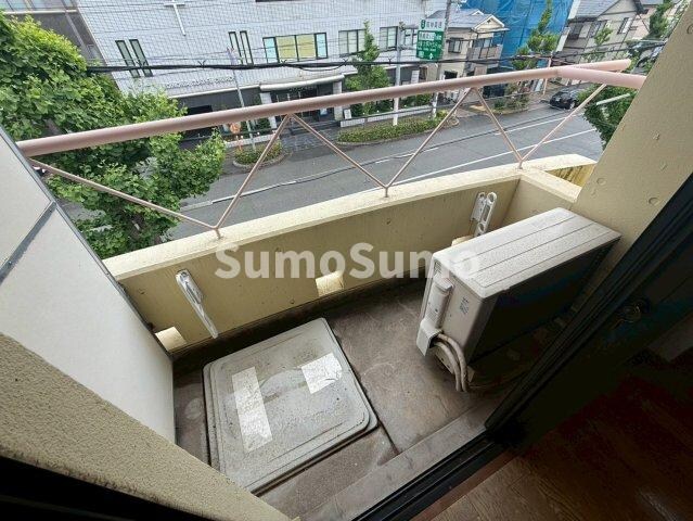 物件内観写真11　(開放的で明るい空間を演出してくれるバルコニーです)