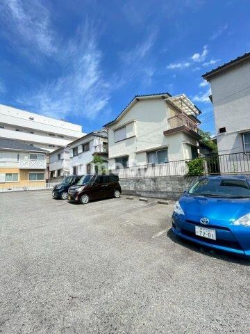 物件外観写真2　(駐車場があります)