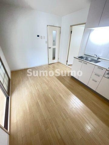 物件内観写真4　(居間です)