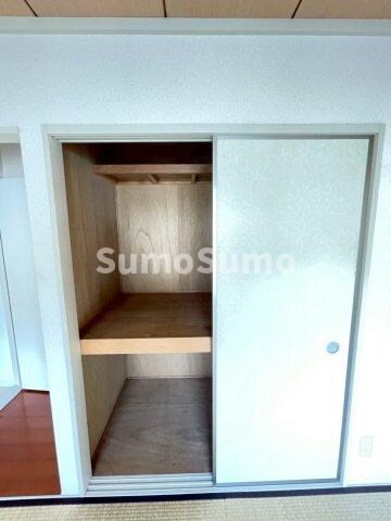 物件内観写真10　(たっぷりとした収納スペースです)