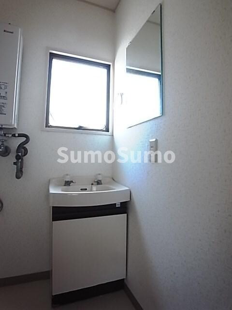 物件内観写真11　(スペースが確保できる洗面所です)