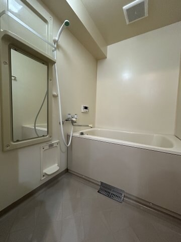 物件内観写真8　(日々の疲れを癒すお風呂付です)