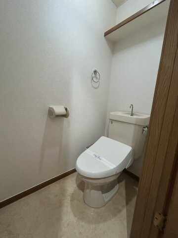 物件内観写真11　(落ち着いたトイレです)