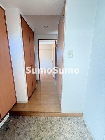 物件内観写真17　(明るい玄関です)