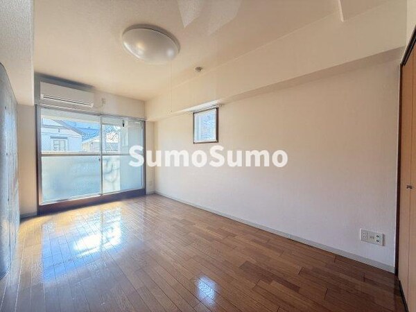 居室(ゆったり過ごせる居間です)