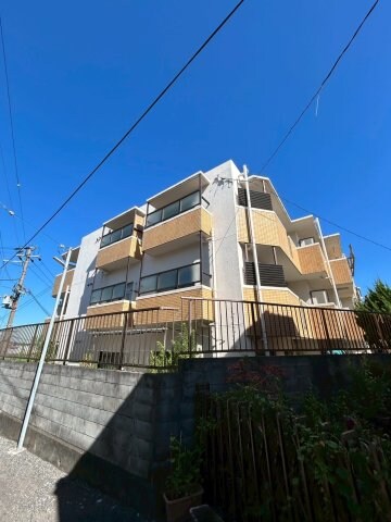 物件外観写真1　(おしゃれな外観です)