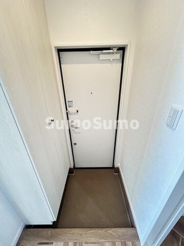 物件内観写真3　(ゆったりとした玄関です)