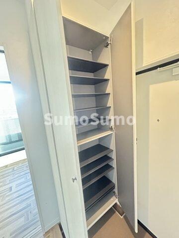 物件内観写真18　(収納豊富です)