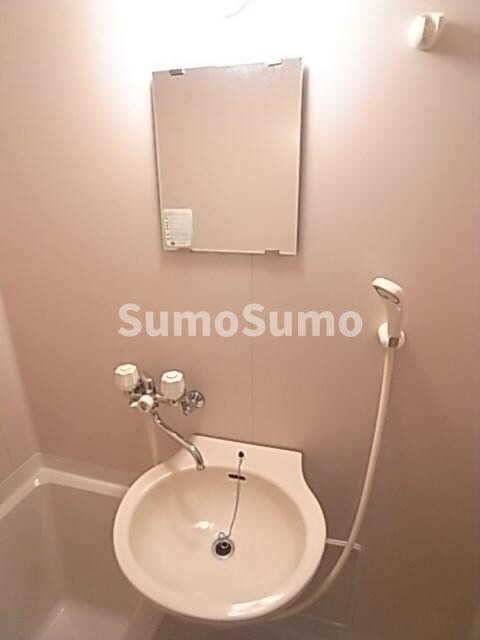 物件内観写真13　(ゆったりとスペースのある洗面所)