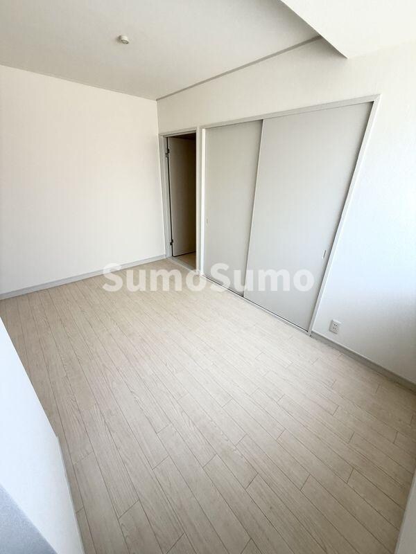 物件内観写真6　(開放的な寝室です)