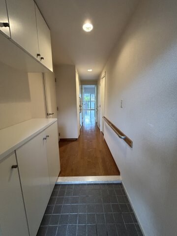 物件内観写真8　(落ち着いた玄関です)