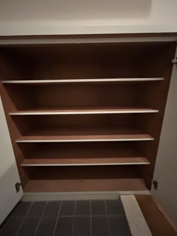 物件内観写真14　(たっぷりとした収納スペースです)