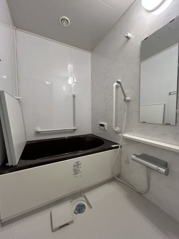 物件内観写真15　(ゆったり過ごせるお風呂です)