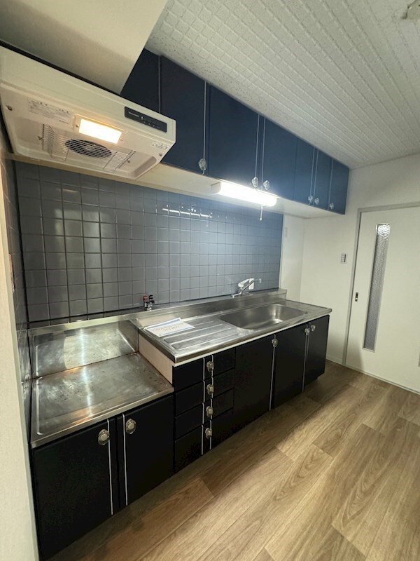 物件内観写真18　(コンパクトなキッチンで掃除もラクラク)