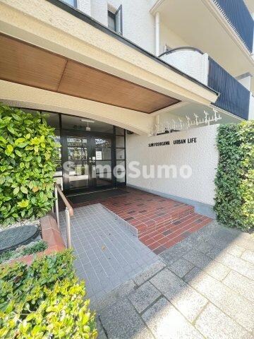 物件外観写真2　(建物の内部です)