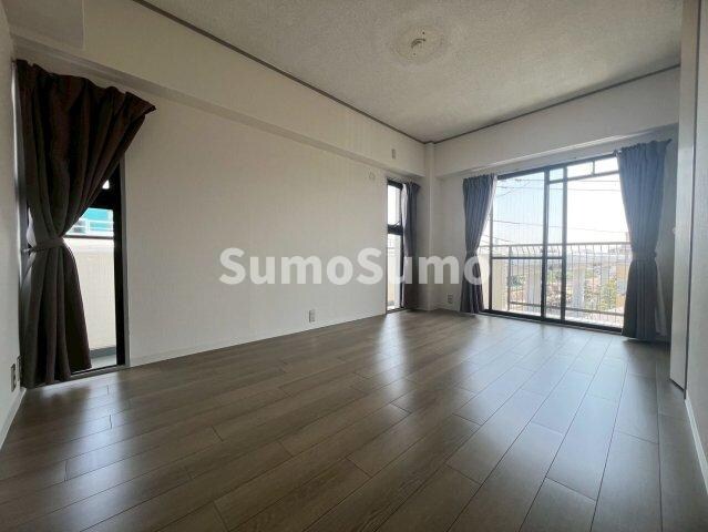 物件内観写真6　(使いやすいリビングです)