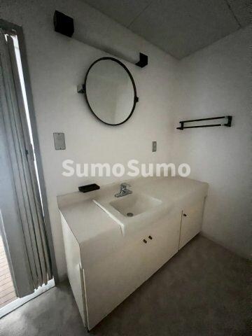 物件内観写真9　(忙しい朝には欠かせない洗面所です)