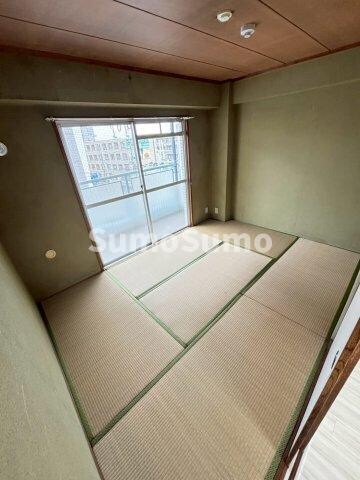 物件内観写真6　(い草の香りが落ち着く素敵な和室です)