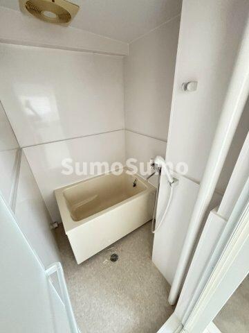 物件内観写真9　(日々の疲れを癒すお風呂付です)