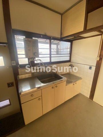 物件内観写真11　(コンパクトなキッチンで掃除もラクラク)