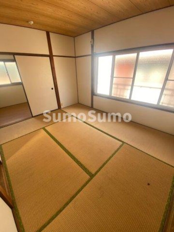 和室(来客時にも便利な和室付き)