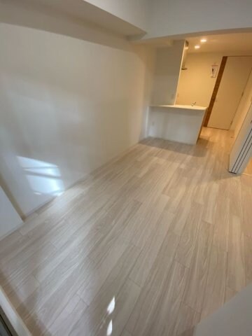 物件内観写真3　(ゆったりとした居間です)