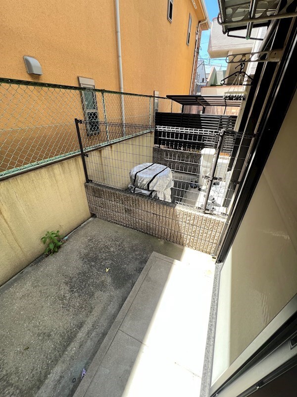 バルコニー(外からの目が気にならないバルコニーで洗濯物が干せます)