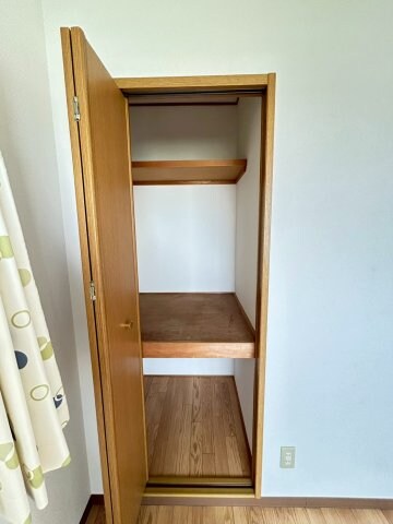 物件内観写真4　(たっぷりとした収納スペースです)