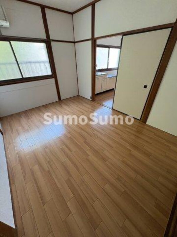 寝室(落ち着いた色調の寝室です)