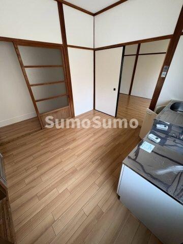 物件内観写真4　(ゆったり過ごせるリビングです)