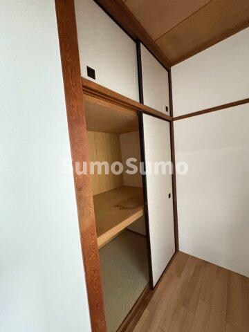 物件内観写真5　(たっぷりとした収納スペースです)