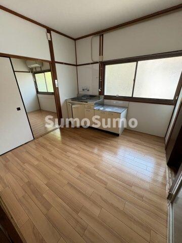 物件内観写真13　(おしゃれな居間です)